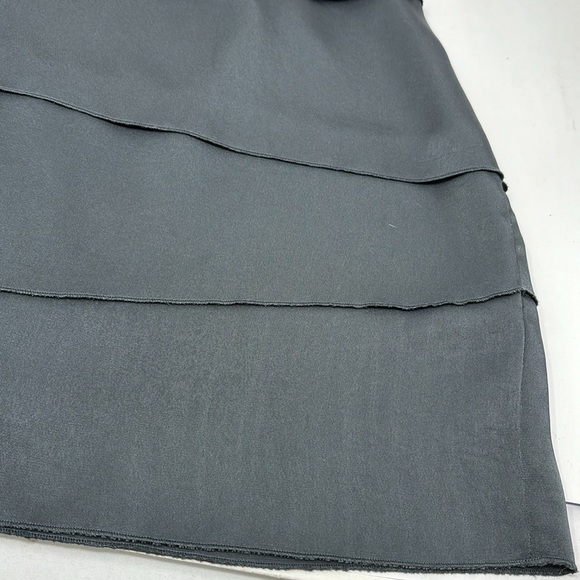 Banana Republic Petite gray mini skirt with ruffles RN54023, Size 0 Petite - Picture 3 of 6